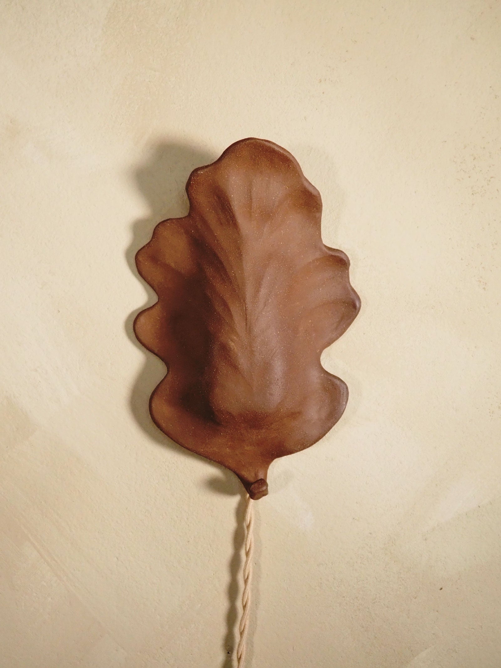 Oak Leaf Wall Sconce – Brown