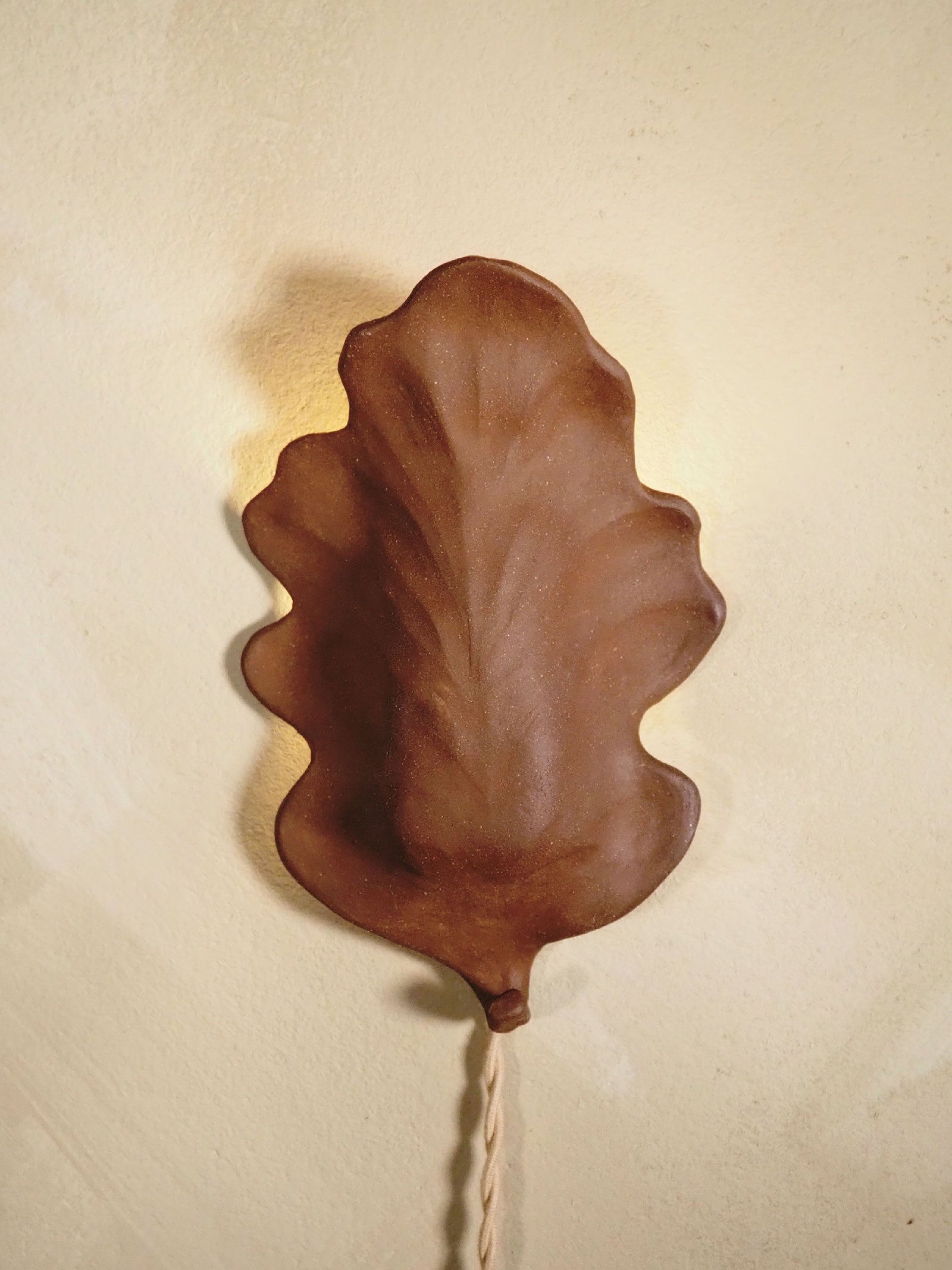 Oak Leaf Wall Sconce – Brown