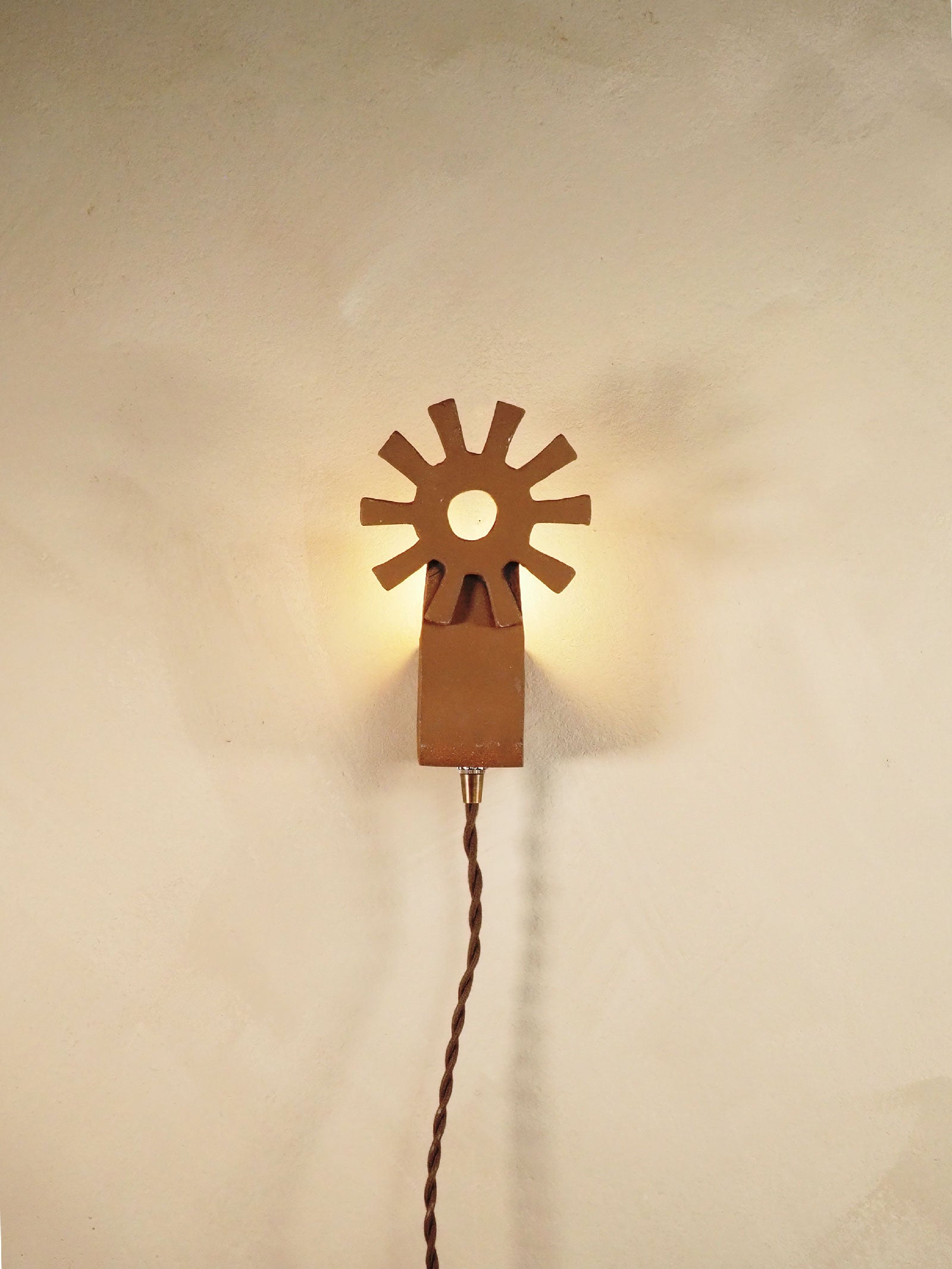 Hanging Spur Wall Sconce – Brown