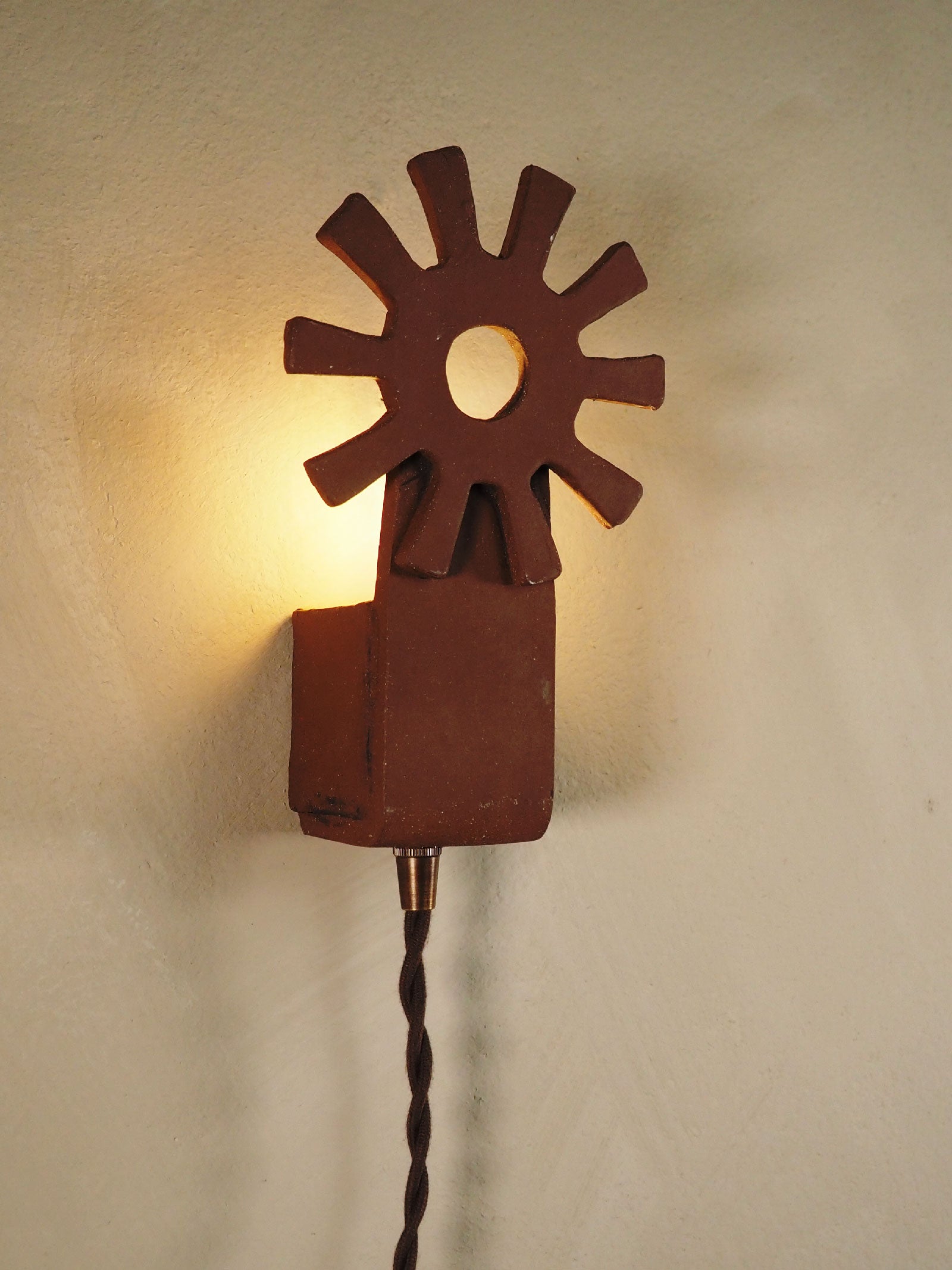 Hanging Spur Wall Sconce – Brown